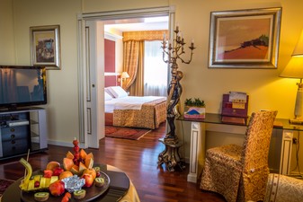 Hotel Suite2.jpg